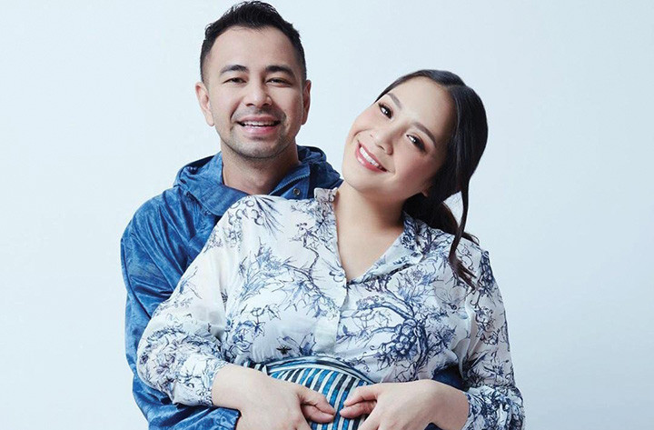 Raffi-Nagita Timang Bayi ”R”